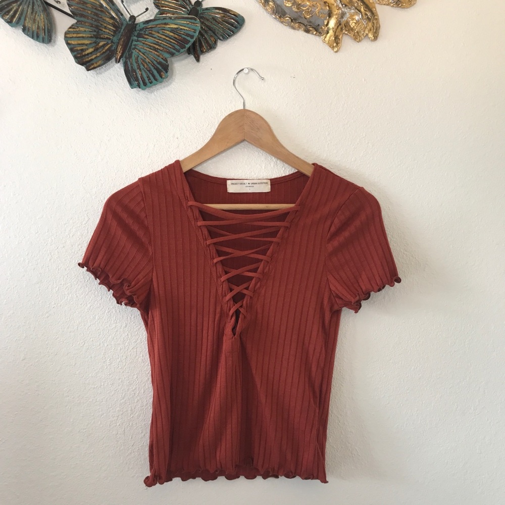 Burnt orange lace up cropped tee ✨✨✨